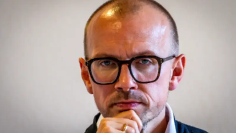 Kreistag Ludwigslust-Parchim fordert Aufklärung zu teurer Hotelrechnung des SPD-Landrats