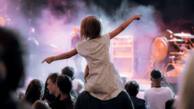 Kreistag Rostock entscheidet sich trotz AfD-Widerstand für Demokratieförderprogramm