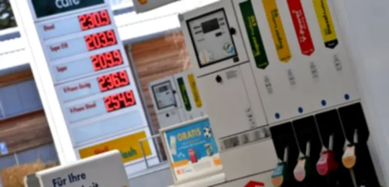 Krieg in Iran: Klingbeil fordert Preisobergrenzen bei Benzin, Lufthansa streicht Nahost-Flüge