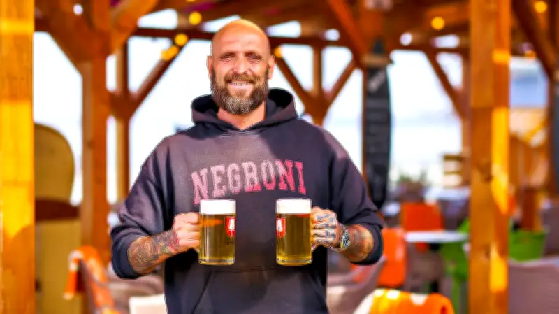 Kriegserlebnisse im Iran: Zwei Saalekreis-Touristen kehren aus Dubai und Katar zurück