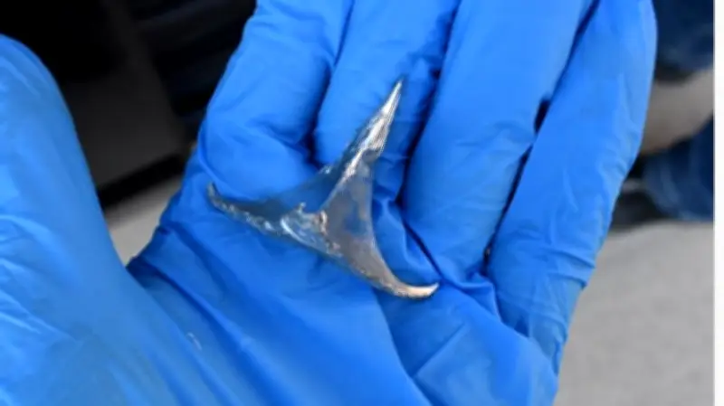 Kriminelle Attacke mit Krähenfüßen in Naumburg: Mehrere Autoreifen zerstört