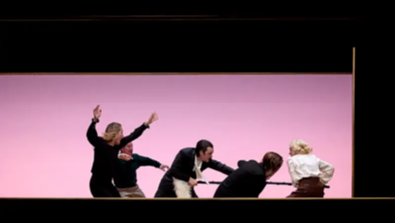 Kritik: 'Wokey Wokey' an den Kammerspielen - Satire zwischen Shitstorm und Slapstick