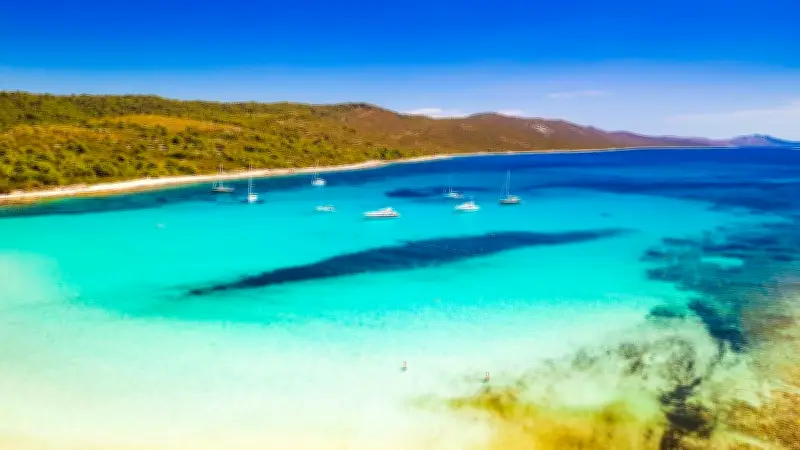 Kroatiens seltene Sandstrände: Wo Urlauber feinen Sand unter den Füßen finden