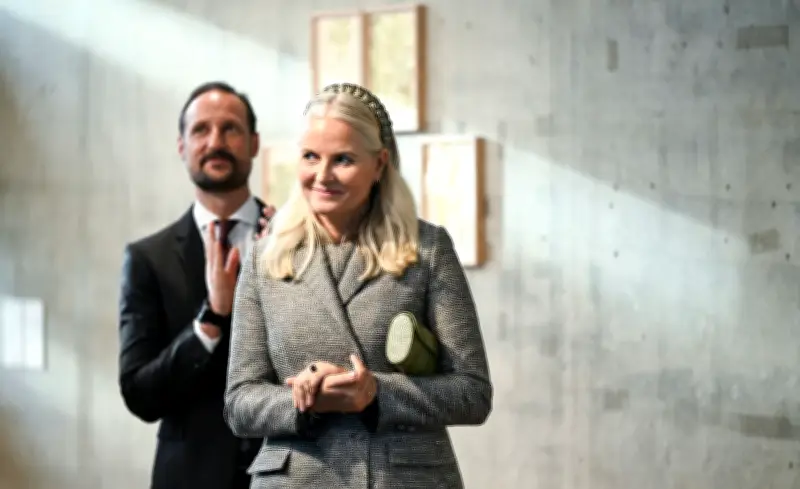 Kronprinz Haakon schwärmt öffentlich von Mette-Marit trotz Skandalen