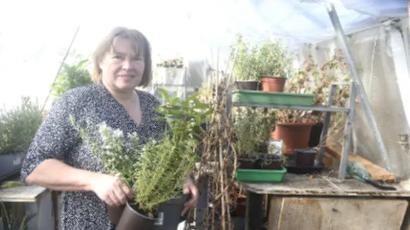 Kräuterexpertin Jana Schäfer verrät wertvolle Gartentipps für den Frühling