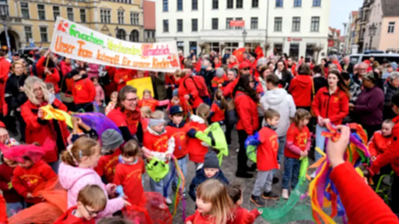 Köthener Kita-Protest: 200 Menschen demonstrieren gegen Schließung des „Spatzennestes“