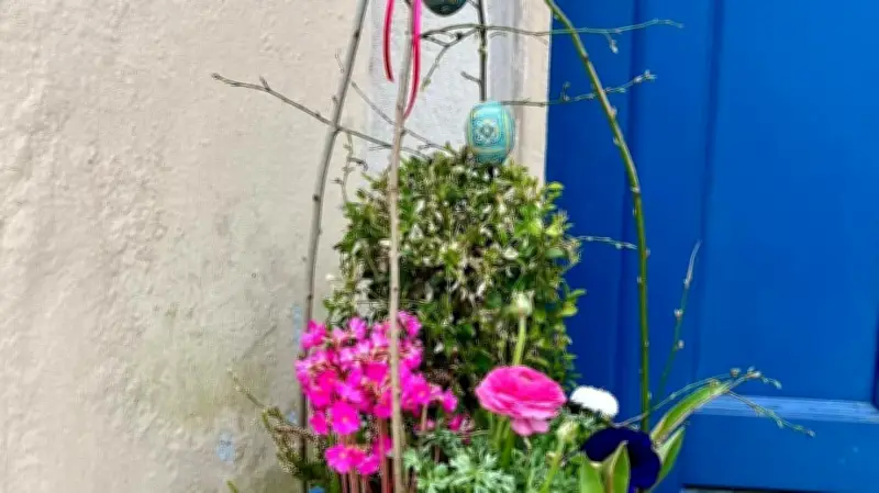 Kulturverein Krukow bestürzt: Österliche Blumenkübel vor Gutshaus entwendet