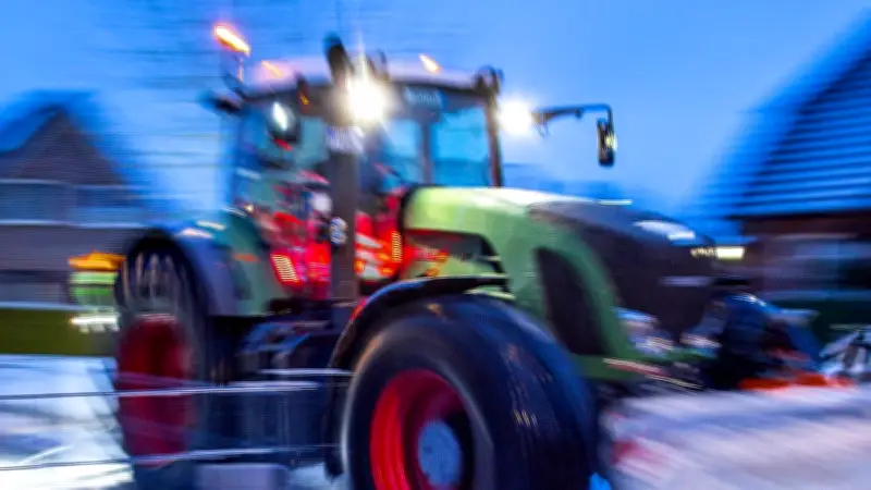 Kundentraktor in Templin gestohlen: Täter schalteten Sicherheitskameras mit WLAN-Störer aus