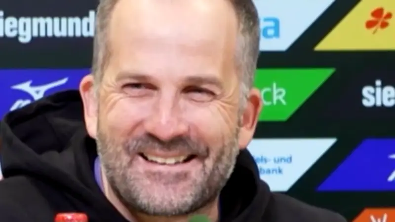 Kuriose Metapher bei FC Augsburg: Reporter bohrt nach Baum-Brettern