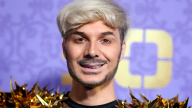 Kuss-Attacke bei 'The 50': Sam Dylan von Fremden geknutscht – Freund reagiert überrascht