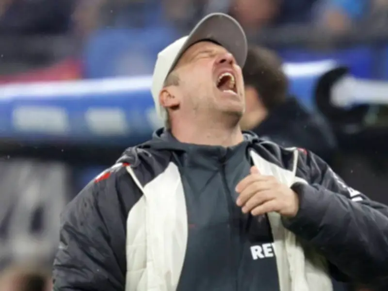 Kwasniok kritisiert VAR-Inkonsequenz nach HSV-Remis: 'Geht mir auf den Sack'