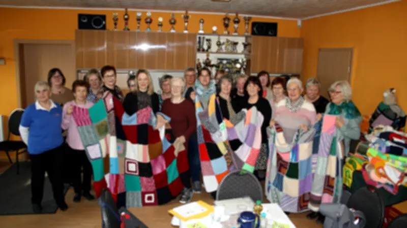 Landfrauen in Vorpommern nähen Decken für Greifswalder Frauenhaus