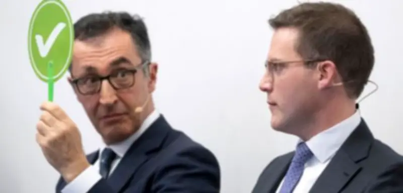 Landtagswahl in Baden-Württemberg: Grüne holen in Umfrage auf und ziehen mit CDU gleich