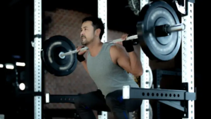 Langhantel-Kniebeugen: Die Königsdisziplin für explosive Kraft und Stabilität