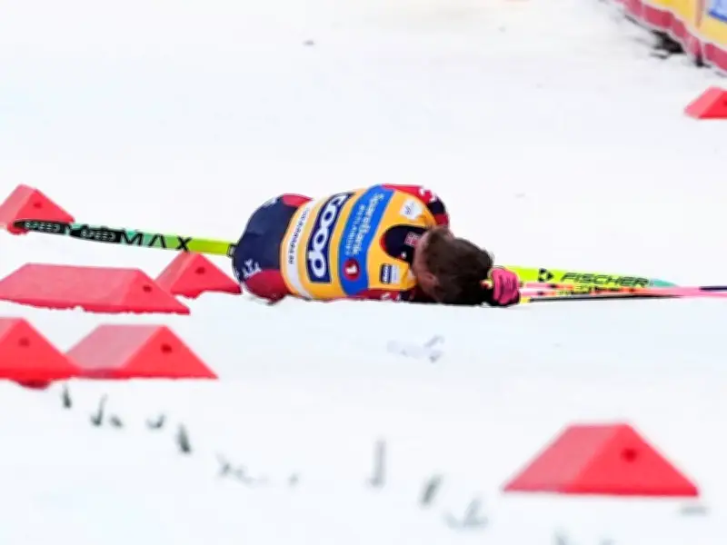 Langlauf-Star Kläbo erleidet Gehirnerschütterung: Saisonende droht nach Sturz in Drammen