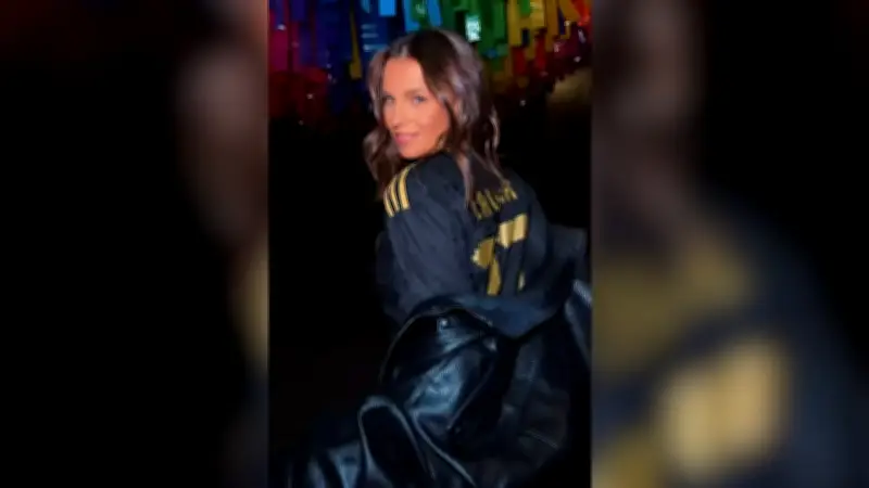 Laura Wontorra begeistert mit Nationaltrikot-Pose auf Instagram