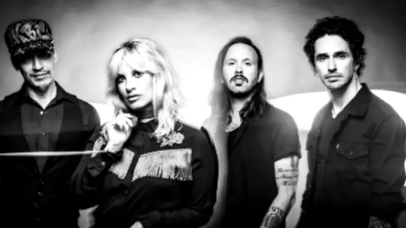 Laut und bunt: The Infamous her rocken das Café Scheune in Wredenhagen an Ostern