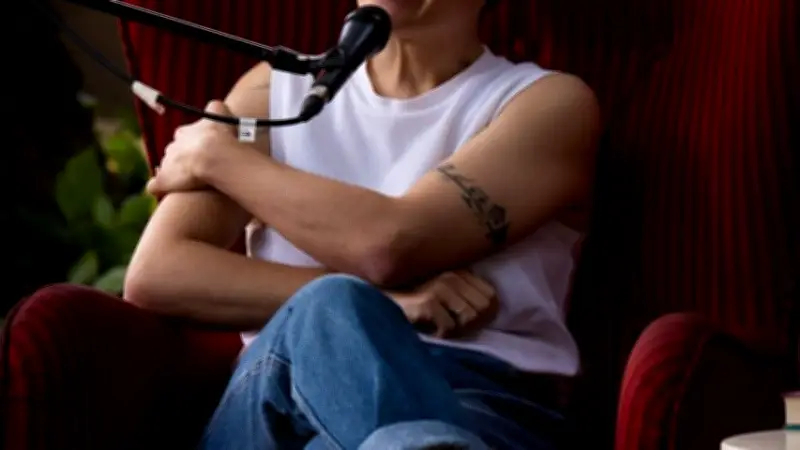 Lesung in Rostock: Res Sigusch liest aus Roman über psychische Erkrankungen und gesellschaftliche Spaltung