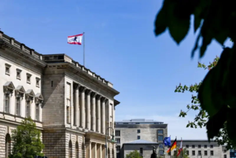 Louise-Schroeder-Medaille für ehemalige Wildwasser-Geschäftsführerin Dorothea Zimmermann