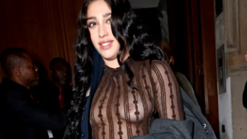 Lourdes Leon bei Pariser Fashion Week: Transparente Looks erobern den Laufsteg