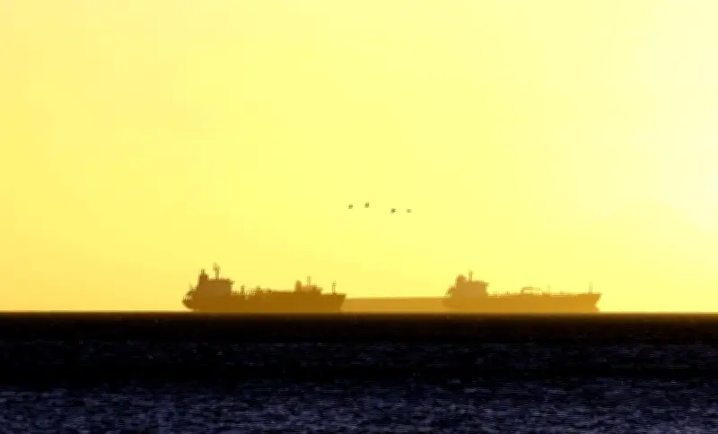 Ölpreise explodieren nach Nahost-Eskalation - Straße von Hormus als Krisenherd