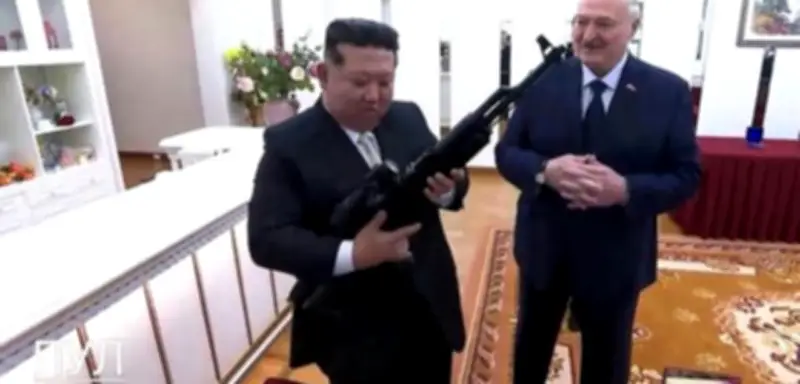 Lukaschenko und Kim Jong Un: Ein Staatsbesuch mit Waffen, Pomp und Propaganda