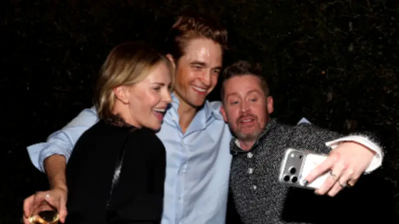 Macaulay Culkin als Selfie-Magnet: Hollywood-Stars drängen sich um den 'Kevin'-Star