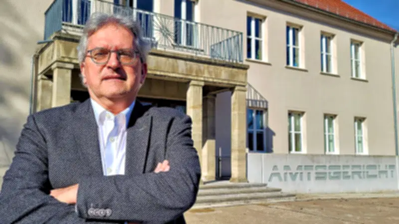 Magdeburger Pressesprecher Christian Löffler unterstützt sechs Monate als Strafrichter in Aschersleben