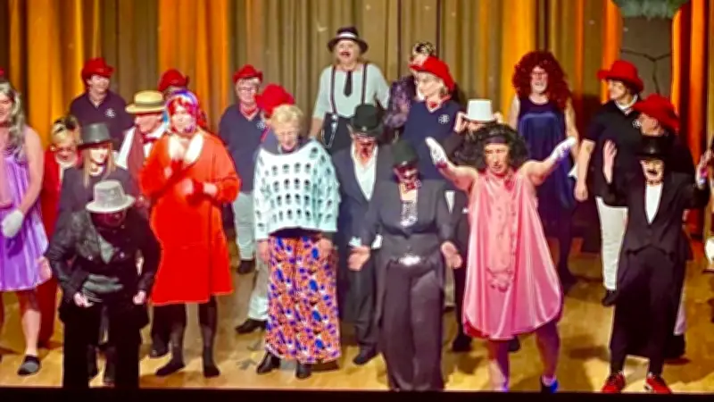 Malchower Dilettanten Bühne begeistert mit humorvollem Stück „Geschlechter-Gelächter“