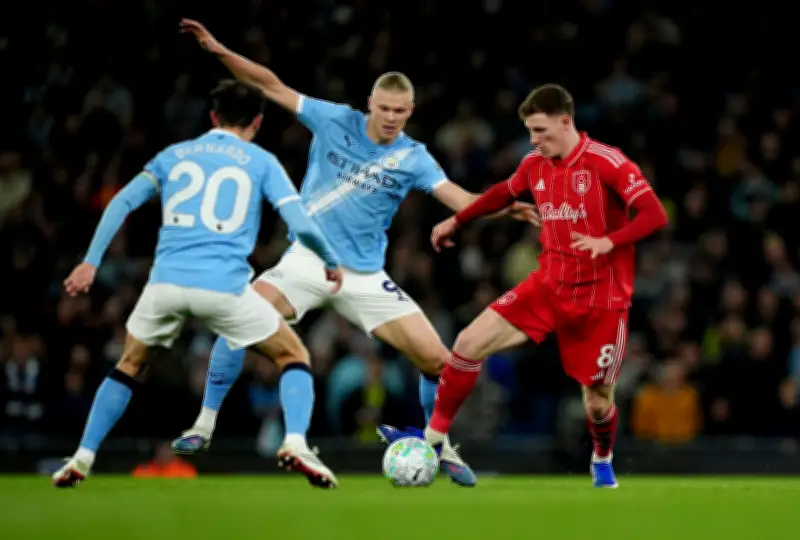 Manchester City patzt gegen Nottingham Forest - Arsenal zieht im Titelrennen davon