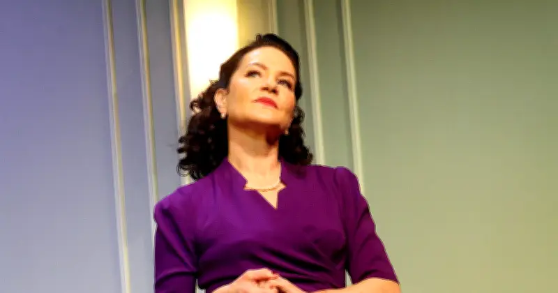 Marisa Burger spricht über Höllen-Minuten bei Theater-Premiere in Hamburg