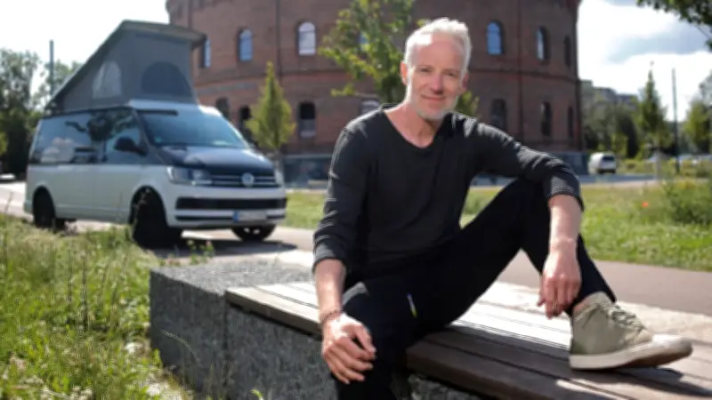 Mark Zimmermanns ungewöhnlicher Start: Offenbachs neuer Trainer schläft im VW-Bulli