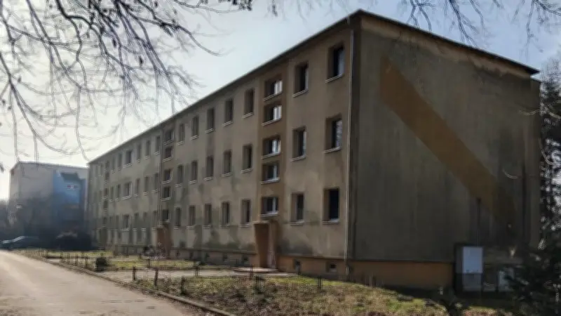 Maskierter Einbrecher überfällt und fesselt Frau in Güstrower Wohnung