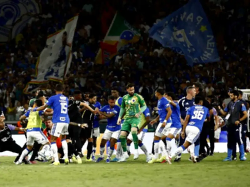 Massenschlägerei im Campeonato Mineiro: Hulk verliert die Kontrolle