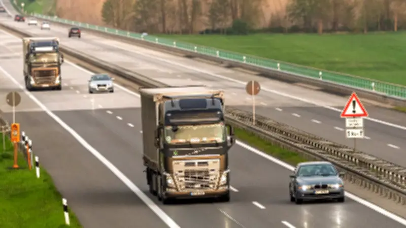 Massive Geschwindigkeitskontrollen auf A20: 34 Fahrverbote nach Raser-Überprüfung bei Pasewalk
