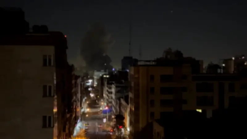 Massiver Luftangriff auf Teheran: 100 israelische Kampfjets greifen iranische Hauptstadt an