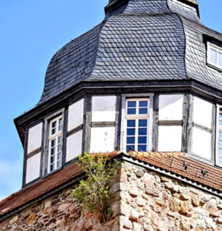 Mauseturm in Gröbzig erhält Gerüst: Sanierung des maroden Dachs steht bevor