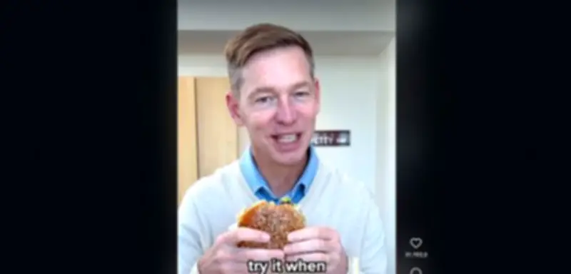 McDonald's-CEO im Burgertest: Winziger Biss sorgt für Spott in sozialen Netzwerken