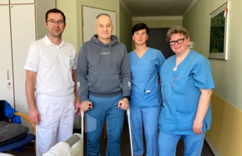 Medizinische Premiere in Bitterfeld: Erste beidseitige Hüft-OP im Goitzsche Klinikum