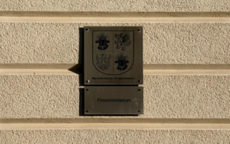 Mehr Geld für Beamte in Mecklenburg-Vorpommern: Tarifabschluss wird übertragen