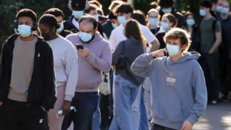 Meningitis-Ausbruch in Südengland: Tausende Studenten erhalten Impfungen nach Todesfällen