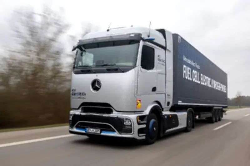 Mercedes Actros mit Brennstoffzelle: Wasserstoff-Truck startet in Kleinserie
