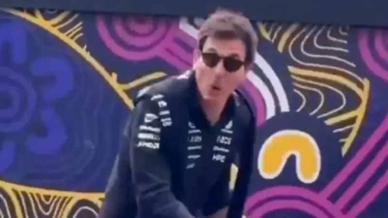 Mercedes-Boss Toto Wolff stürzt mit E-Scooter vor Formel-1-Rennen in Australien