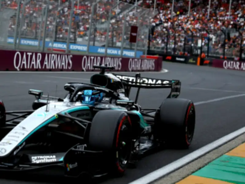 Mercedes dominiert: Russell holt Pole in Melbourne, Audi überrascht positiv