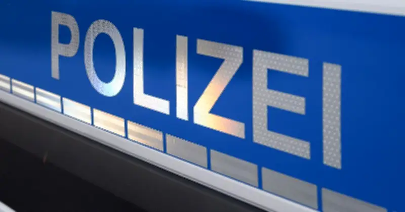 Mercedes-Fahrer mit 2,4 Promille verursacht Auffahrunfall in Oberschleißheim