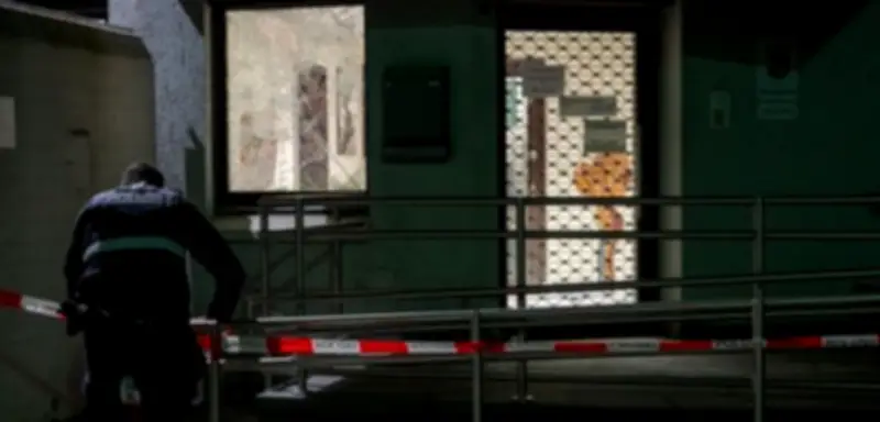 Messerattacke in Bitburger Polizeirevier: SEK nimmt 25-Jährigen nach Randalieren fest