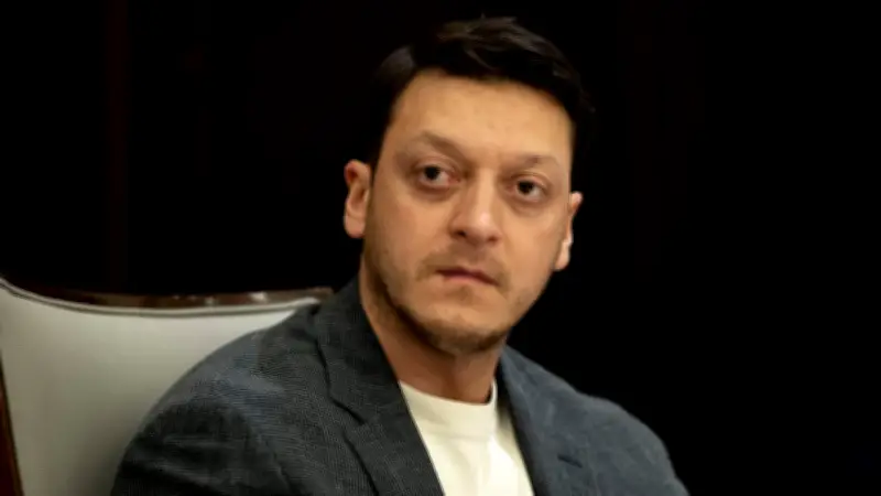 Mesut Özil: Vom deutschen Fußball-Star zum Leben in der Türkei ohne Kontakte