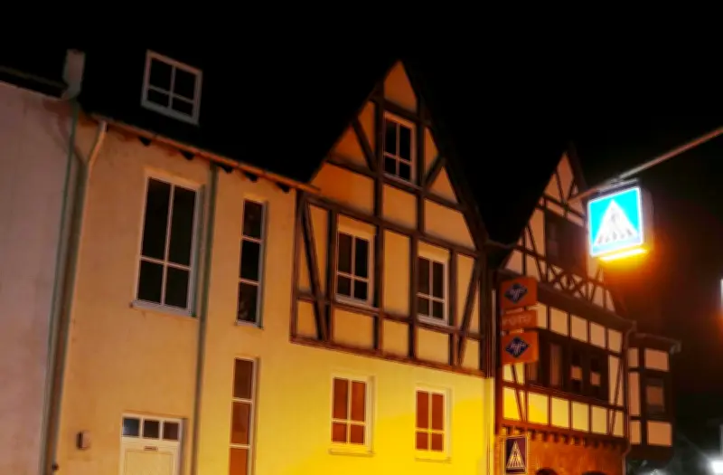 Meteorit trifft Haus in Koblenz - Dach durchschlagen, Bewohner unverletzt