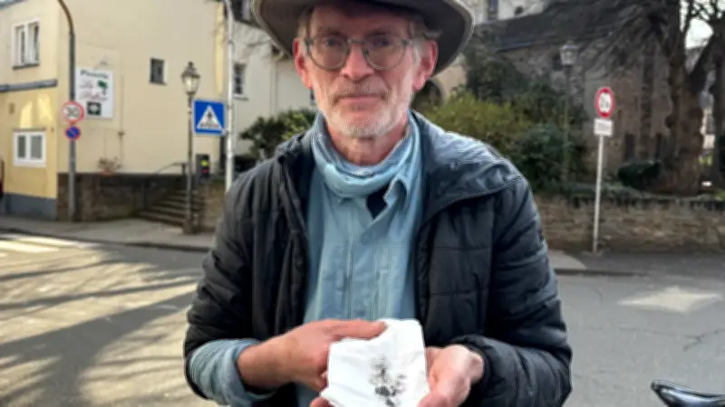 Meteoriten-Jäger aus Frankreich sucht in Koblenz nach wertvollen Weltraumsteinen