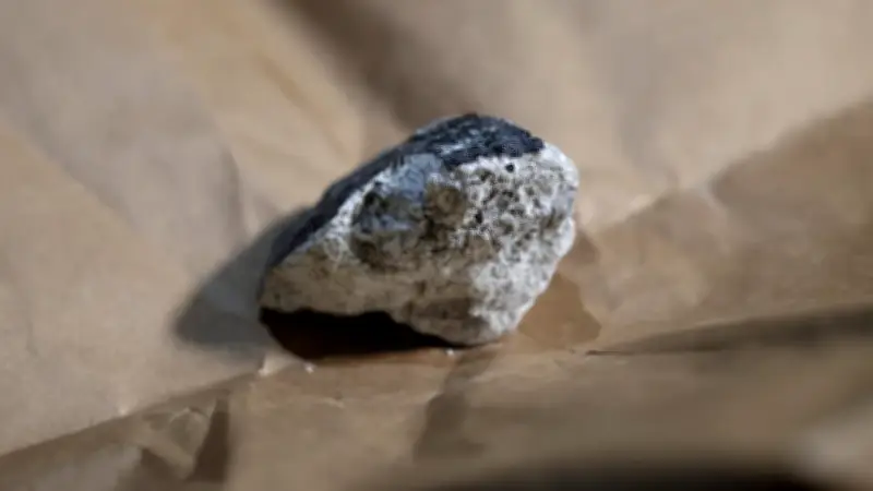 Meteoriteneinschlag in Koblenz: Ein Himmelskörper trifft ein Hausdach